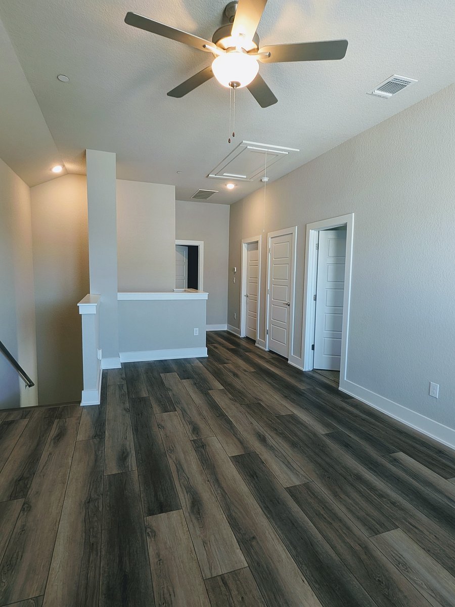 Unfurnished bonus space upstairs