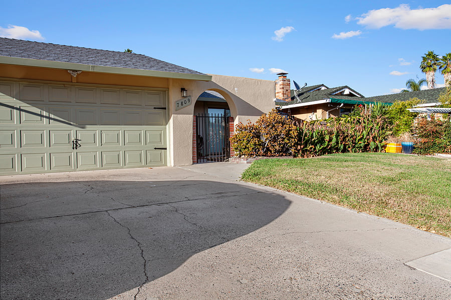 Furnished Finder property 1051011_1 photo 2