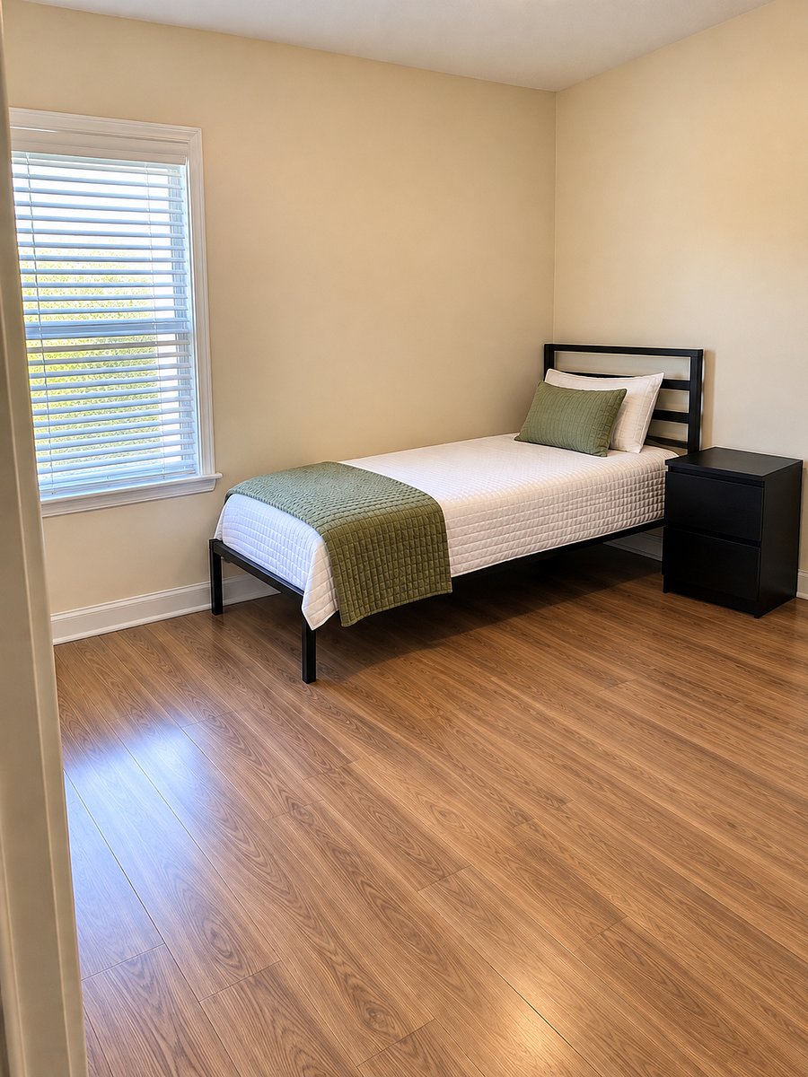 Bedroom 2
2 twin size beds
2 night stands
1 closet
