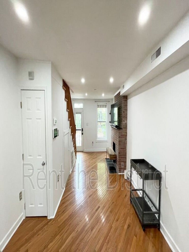 Furnished Finder property 1051272_1 photo 2
