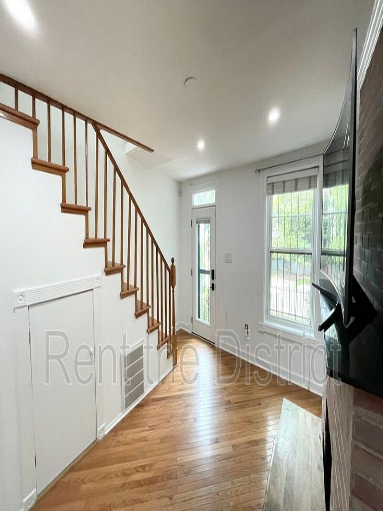 Furnished Finder property 1051272_1 photo 3