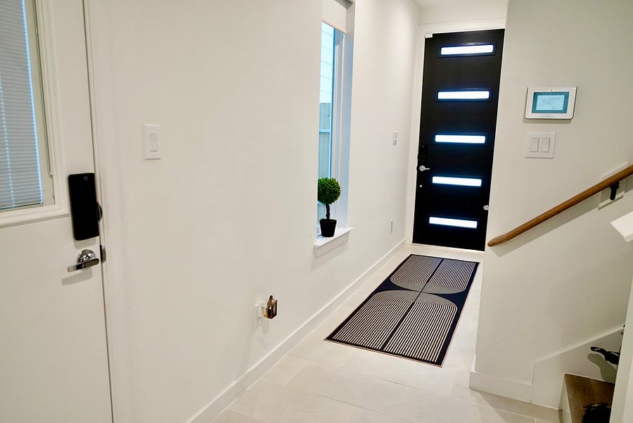 Your own private entrance. Come and go on your schedule.