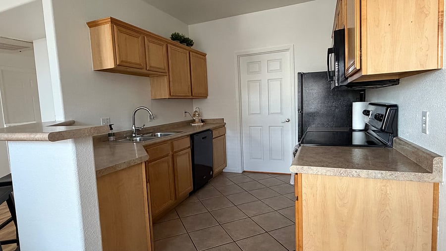 Furnished Finder property 1051364_1 photo 27