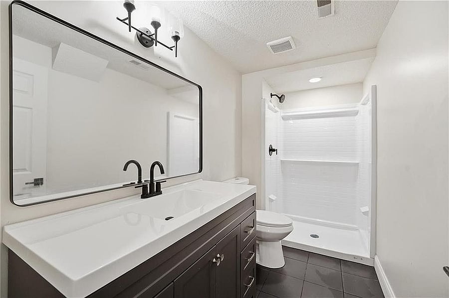 Lower-level full bath with tub/shower