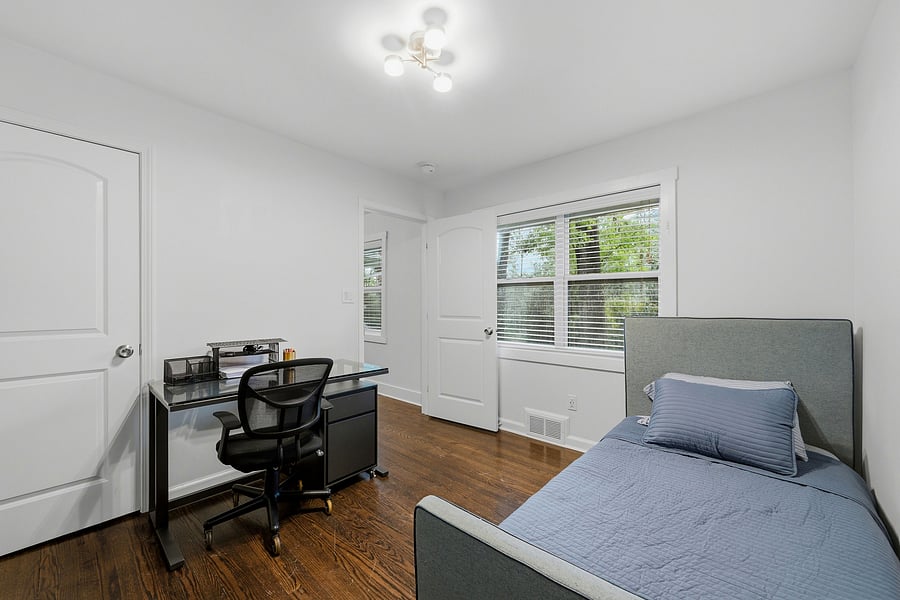 Hybrid use office/bedroom