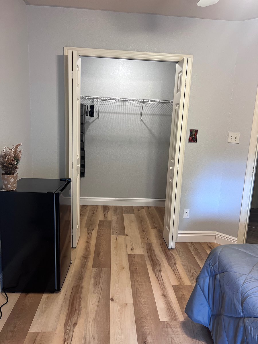Furnished Finder property 1051605_1 photo 9