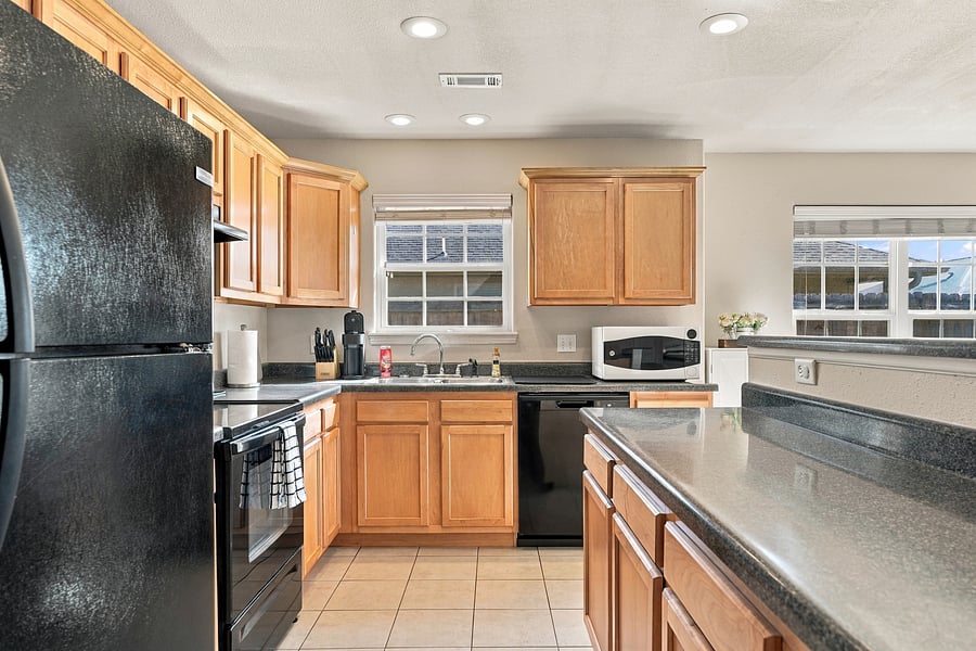 Full size kitchen.