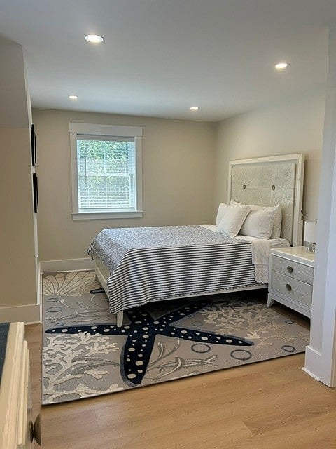 2nd bedroom with queen bed