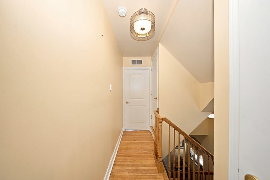 Hallway to second bedroom.
