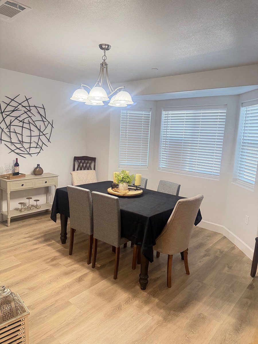 Second dining room / work environment
