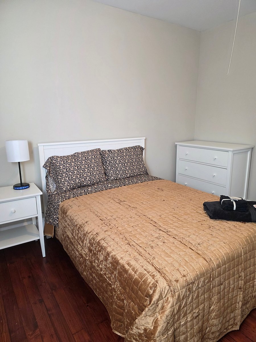 Middle Bedroom