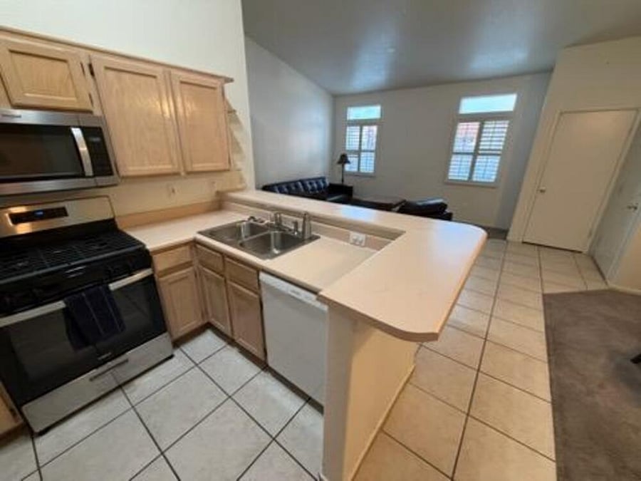 Furnished Finder property 1051983_1 photo 3