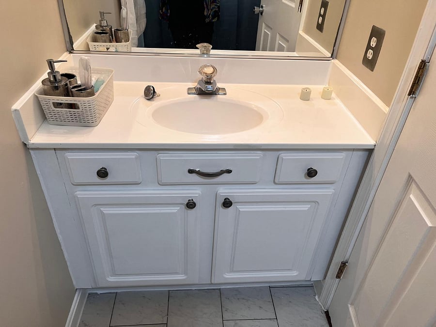 Shared full bath for room 1 &2 upstairs.