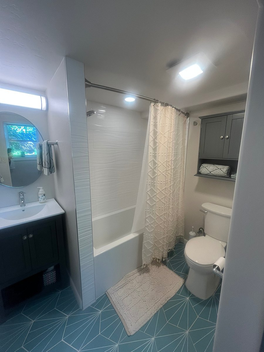 Brand new extra deep soaking tub!