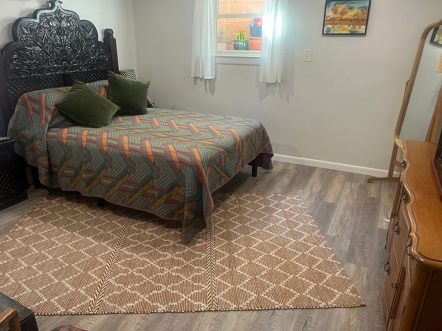 Queen size bed.