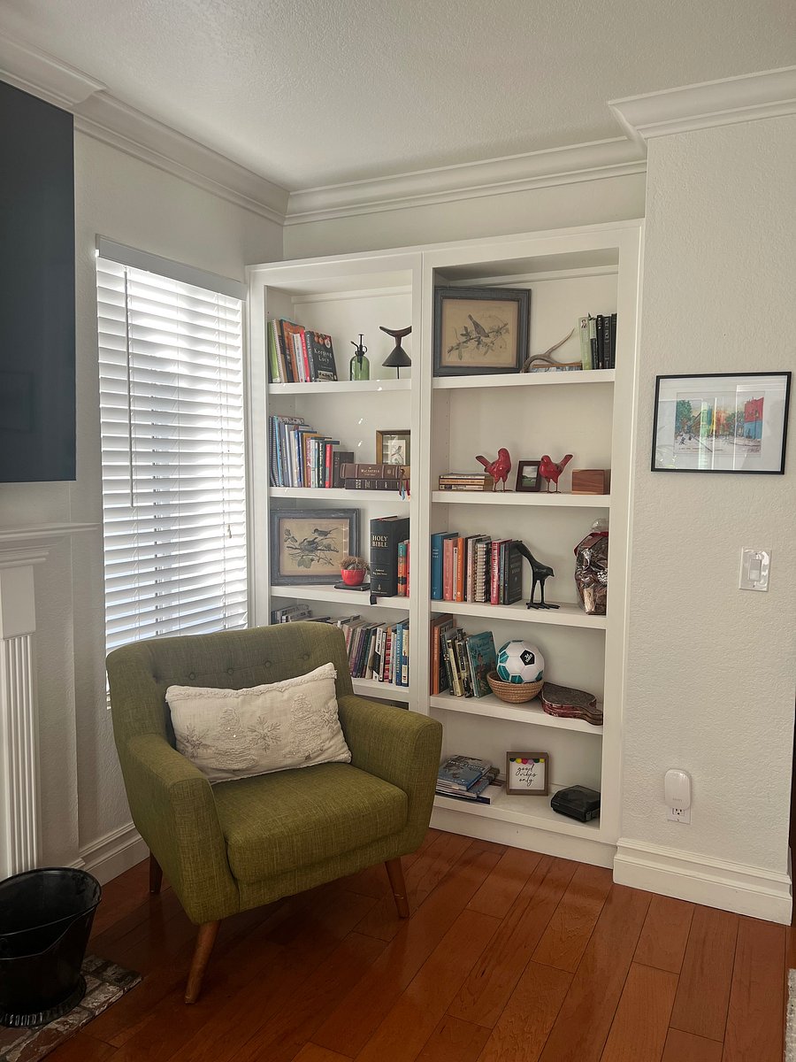 Shown furnished. Rental is cleared for your items.