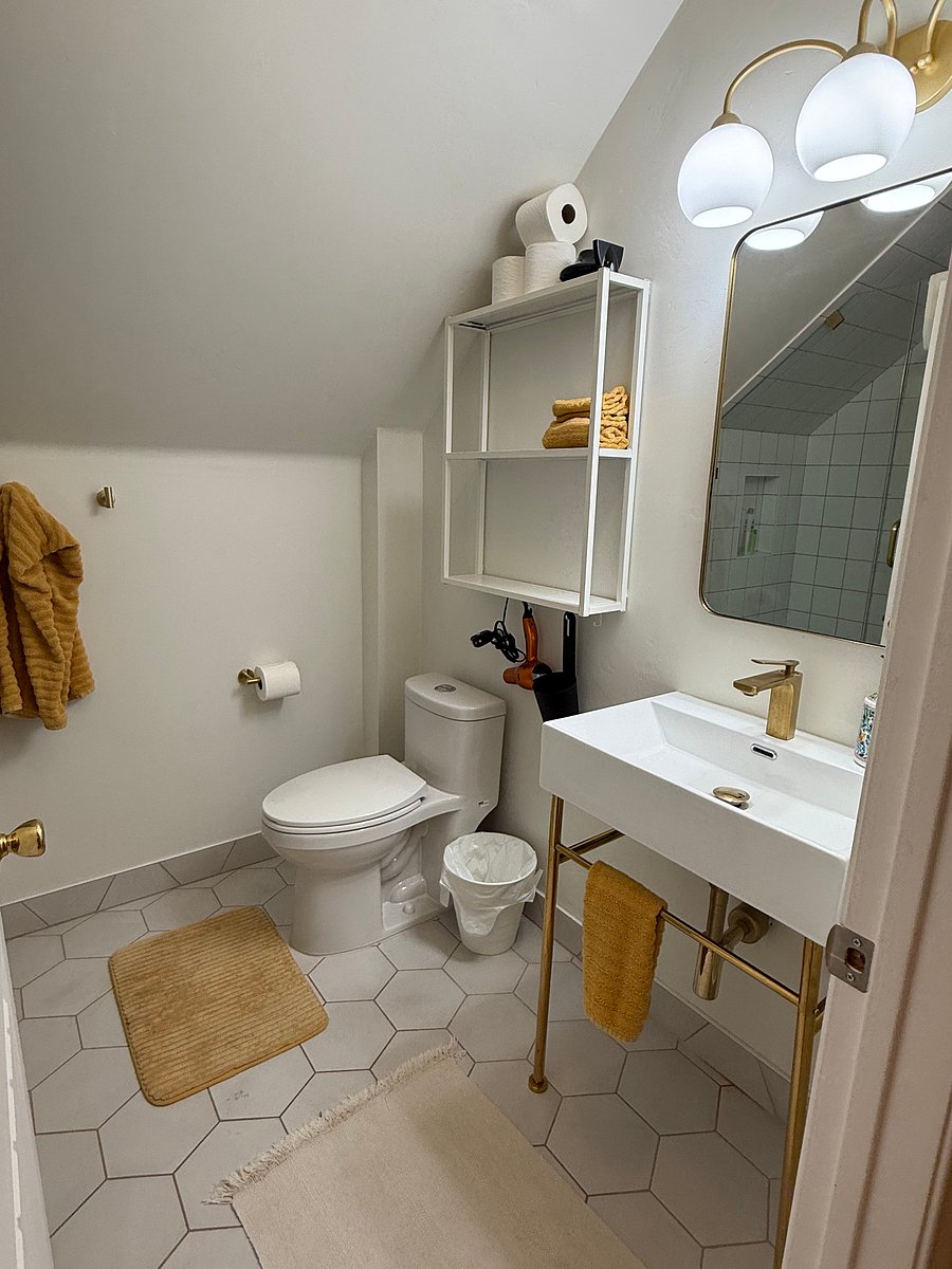 Spacious bathroom
