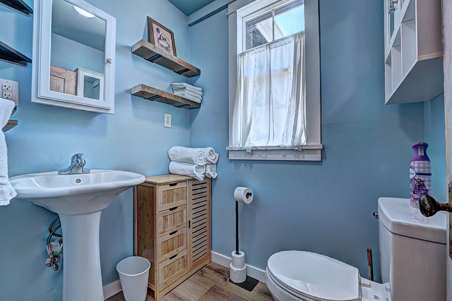 1/2 Bath