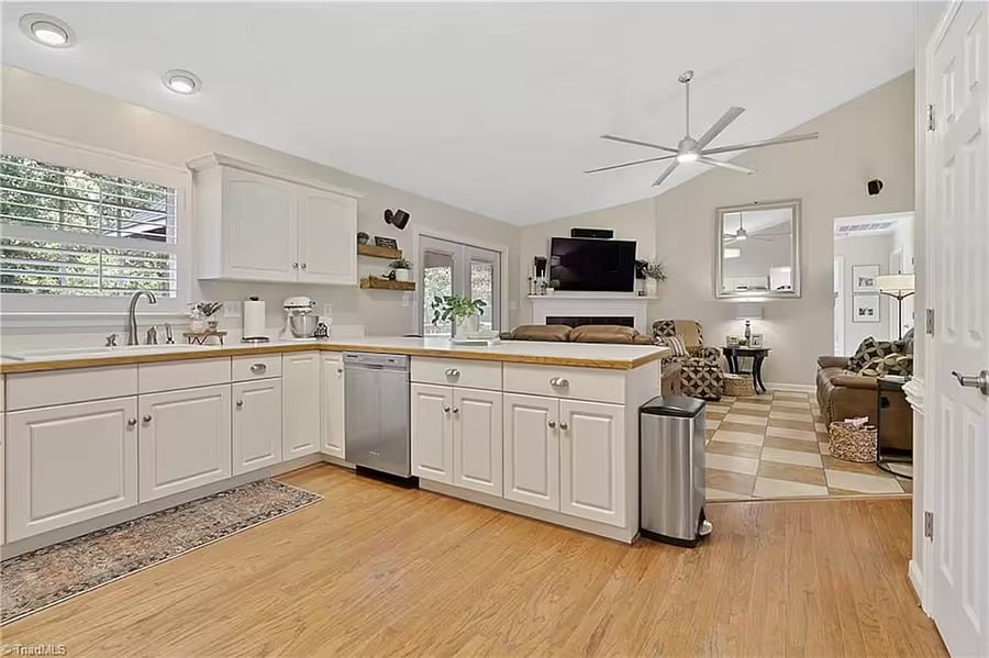 Furnished Finder property 1052156_1 photo 4