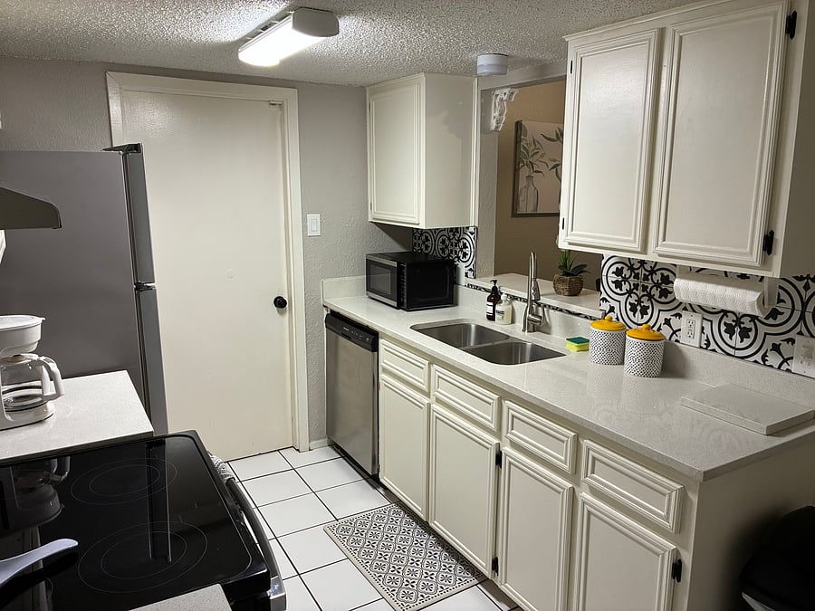 Furnished Finder property 1052181_1 photo 3
