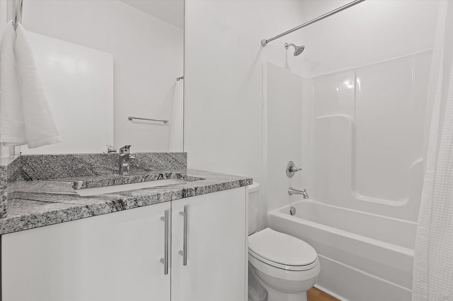 Hall Bath beside Bedroom #2
