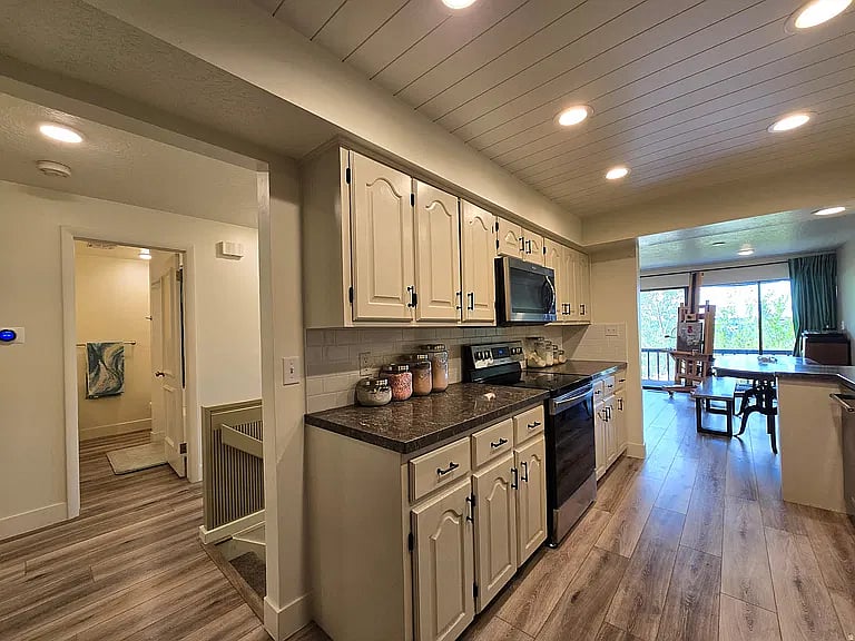 Furnished Finder property 1052718_1 photo 8