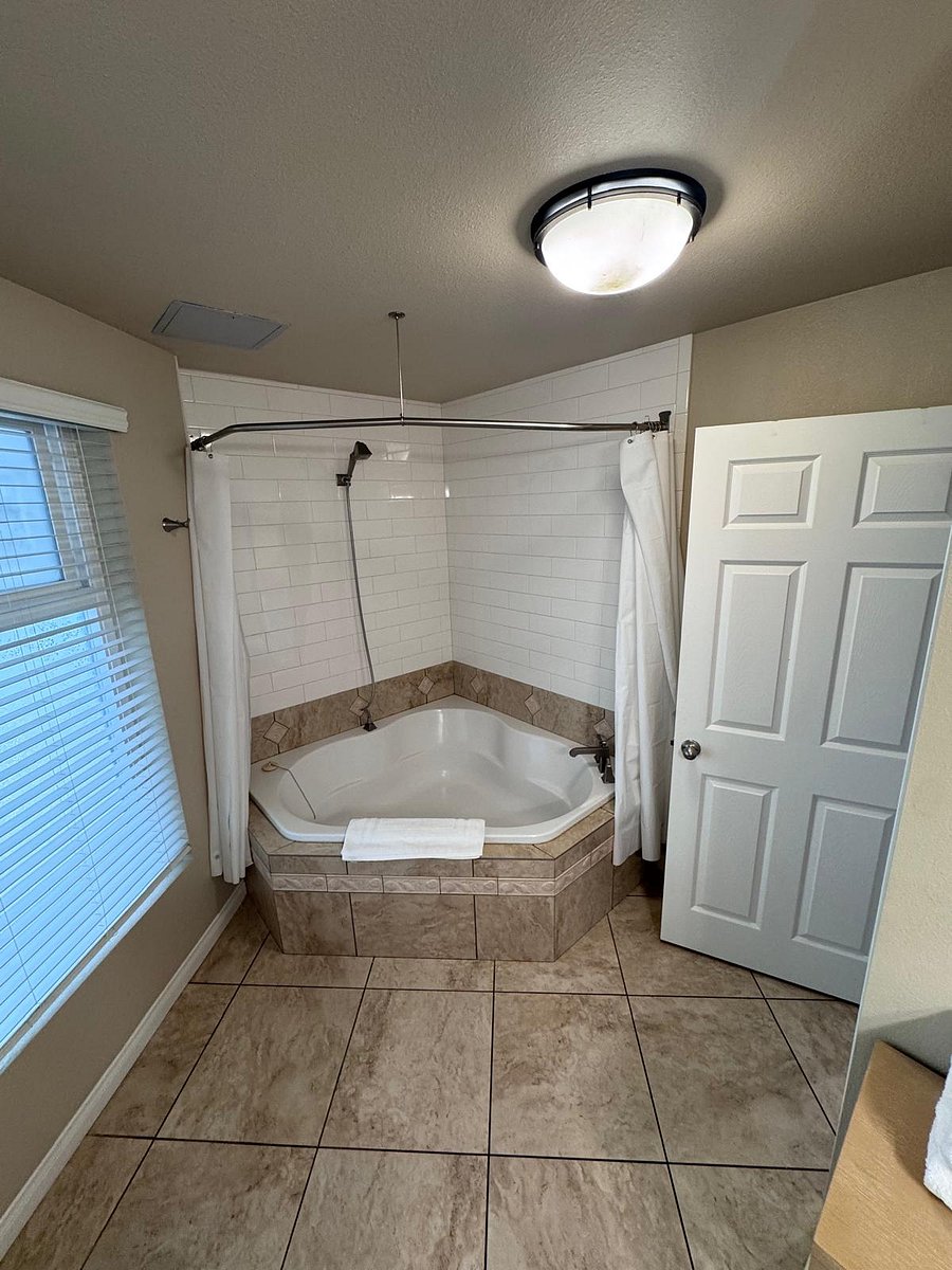 Furnished Finder property 1052758_1 photo 4