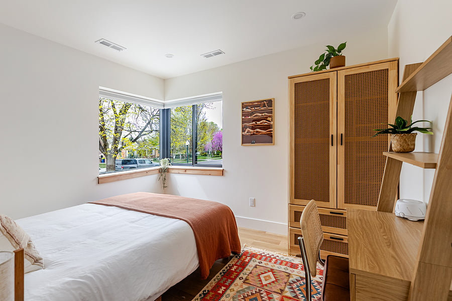 Upstairs guest bedroom 2