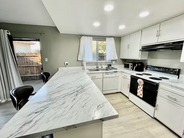 Furnished Finder property 1053060_1 photo 9