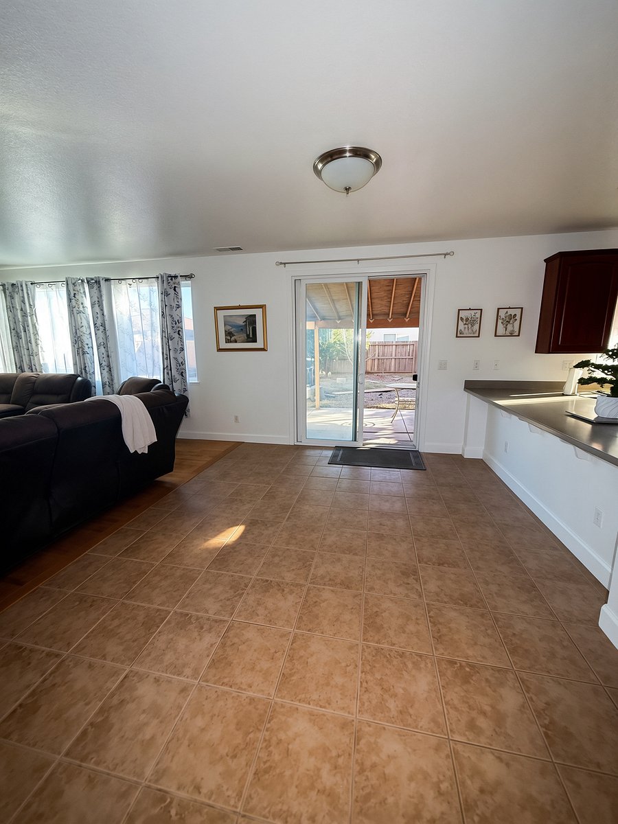 Formal dining area / entertainment area