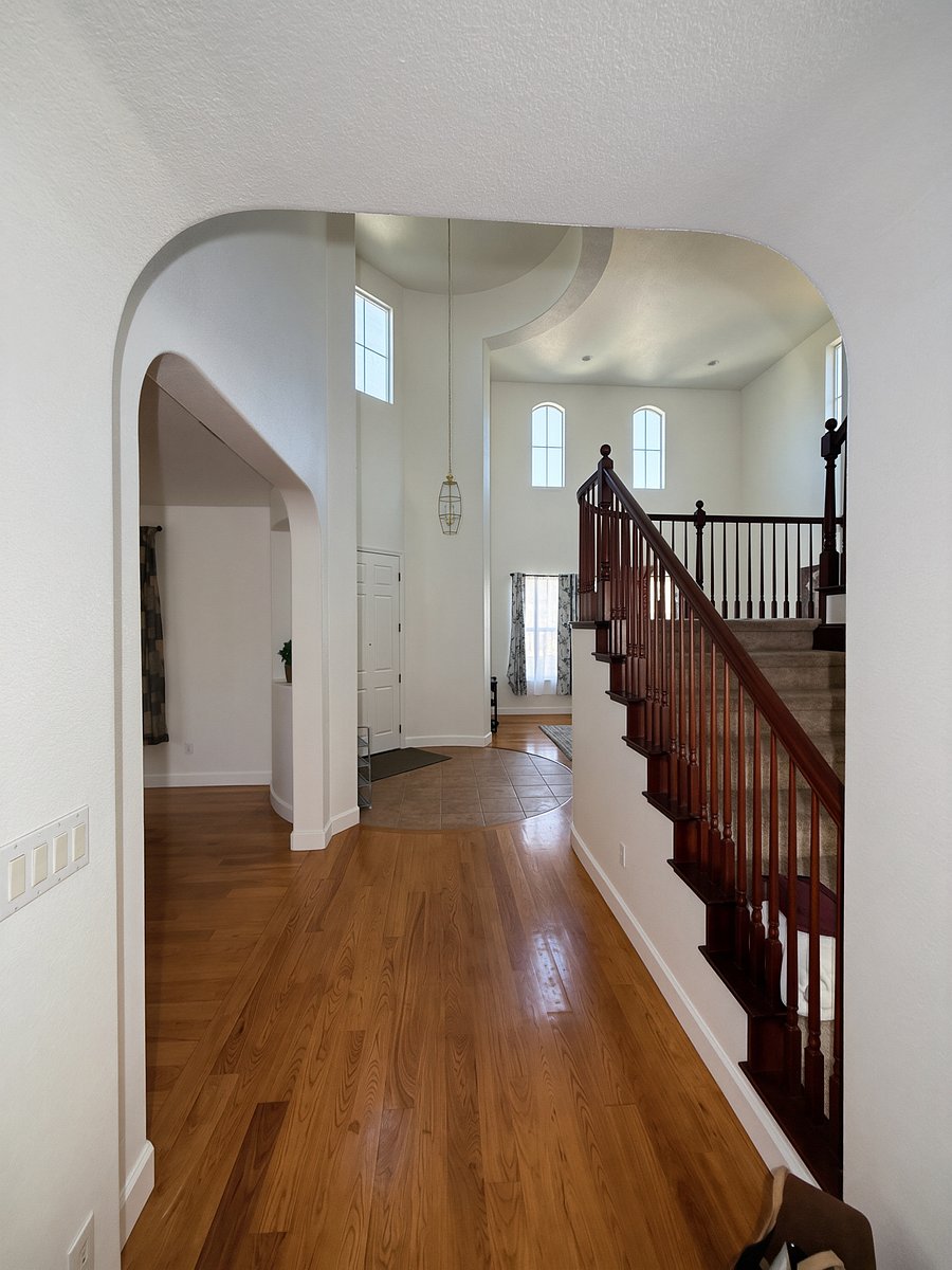 Entrance walkway offering nice sightline