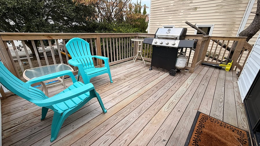 Nice deck to enjoy the outside and grill out.