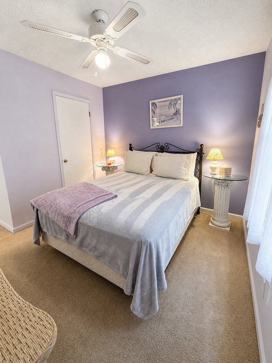 Guest bedroom #1