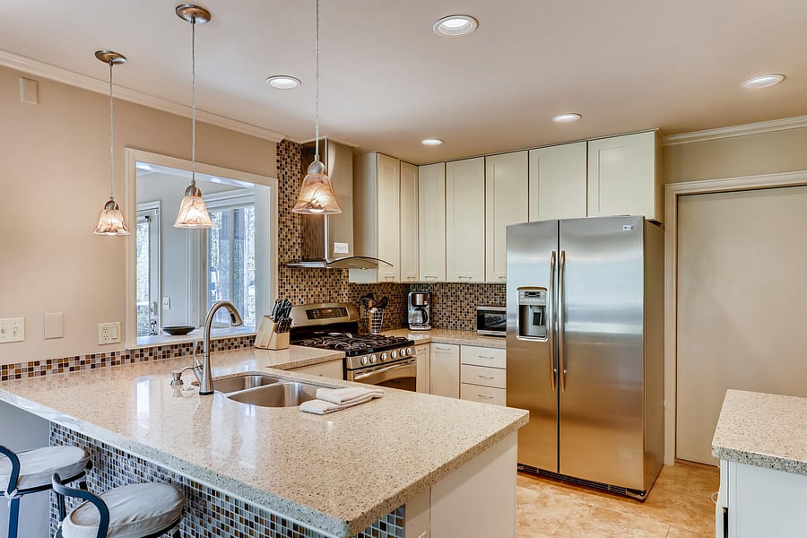Lovely Kitchen - Cookware, Dishes, Glassware, Utensils provided for meals at home