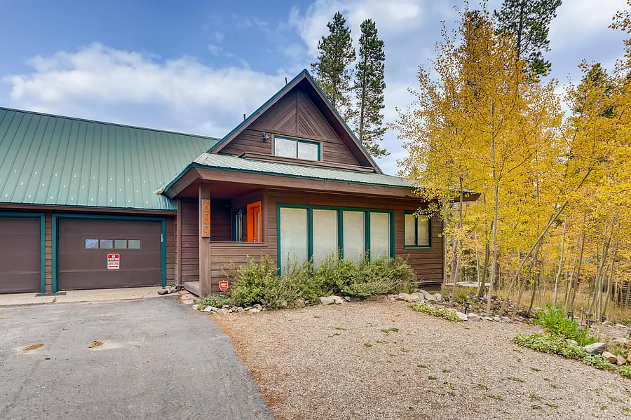 Welcome to Peak 7 Gateway - located on Peak 7 with Garage