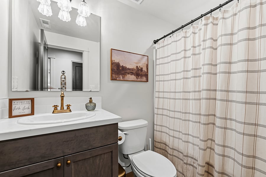 Guest bathroom, directly across the guest bedroom. Tub/shower combo, shampoo, conditioner and body soap provided.
