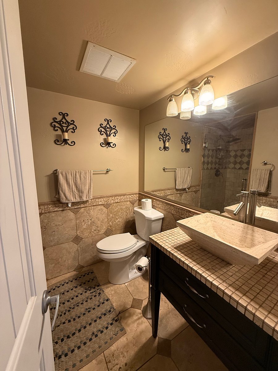 Downstairs full bath for guests