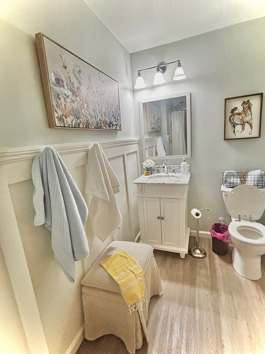 Bathroom 1 (upper level)