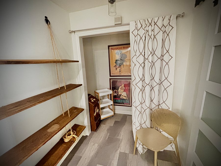Pantry area
(open & enclosed)