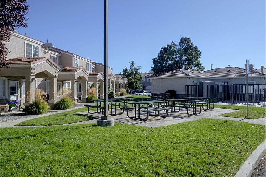 Furnished Finder property 1054059_1 photo 34