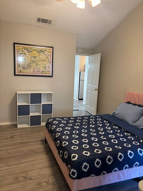 Furnished Finder property 1054206_1 photo 9