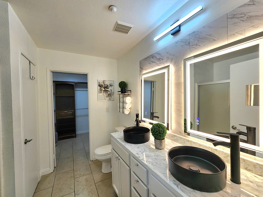 Master Bedromm: Private Bathroom and Walk-in closet