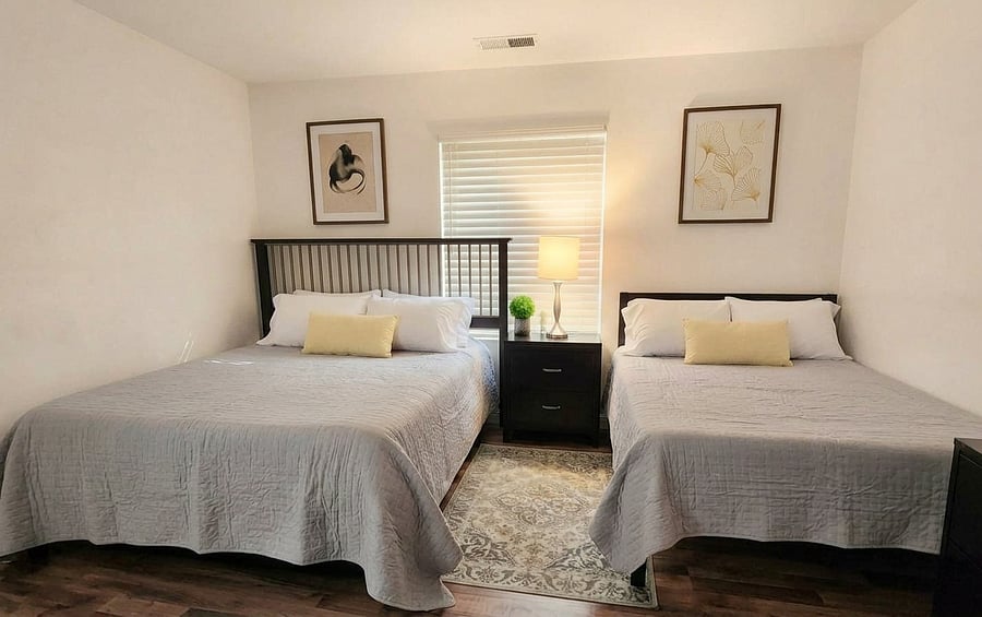 MASTER BEDROM:
2 Beds (king + Full)
Walk-in Closet
Private Bathroom + Extra Storage
Double Sink
Desk and ergonomic chair.