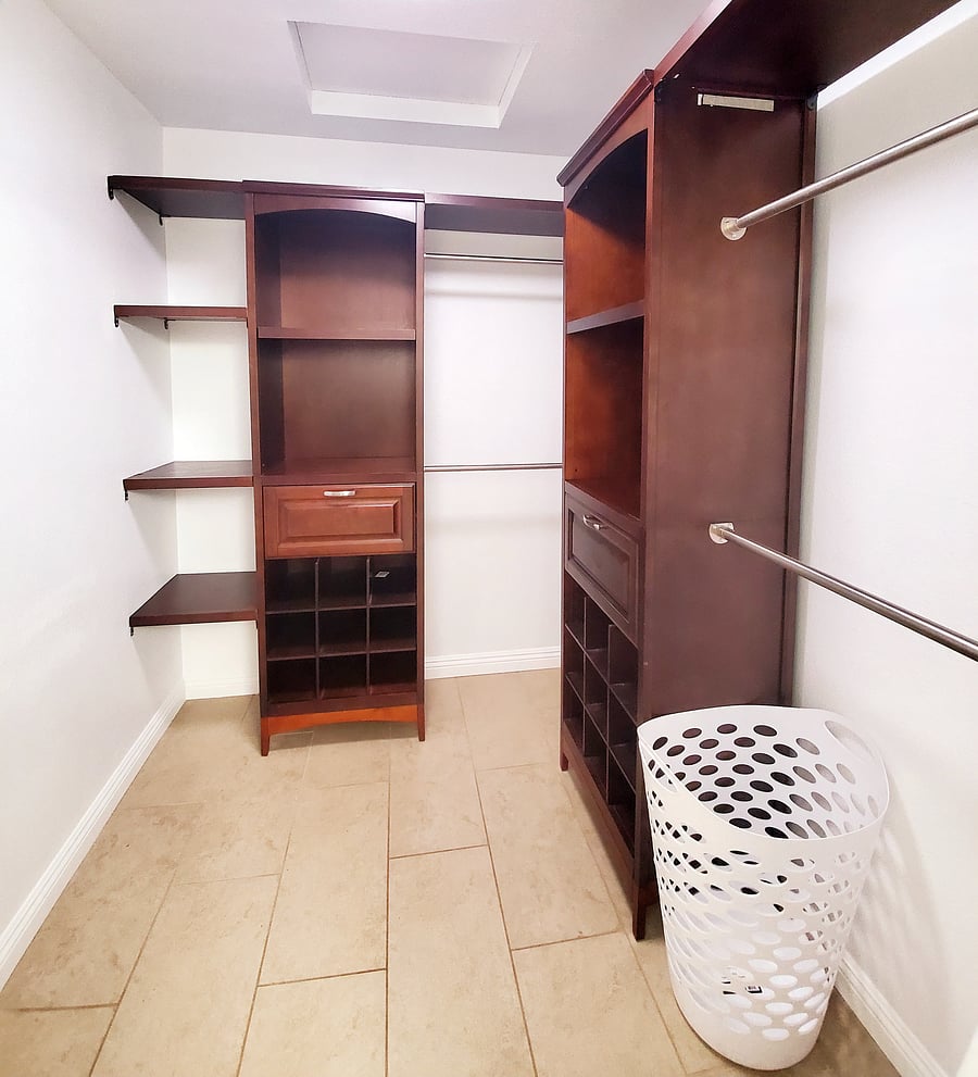 Master Bedroom: Walk-in closet