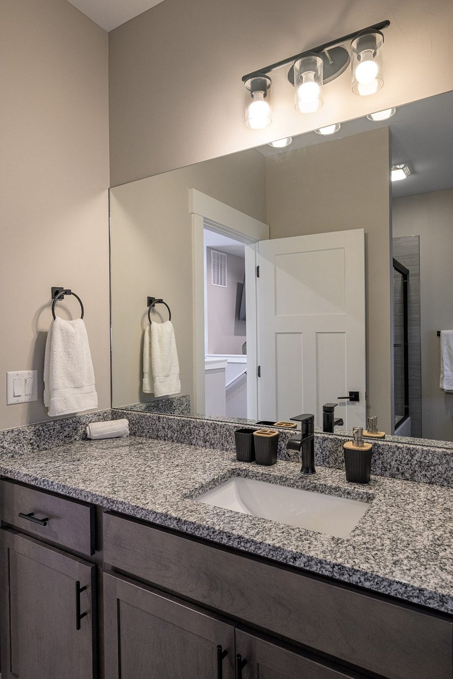 Furnished Finder property 1054440_1 photo 24
