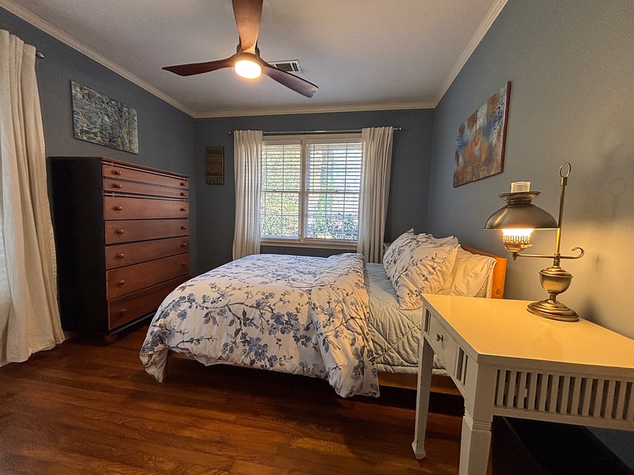 Back Bdm $850 with shared bath