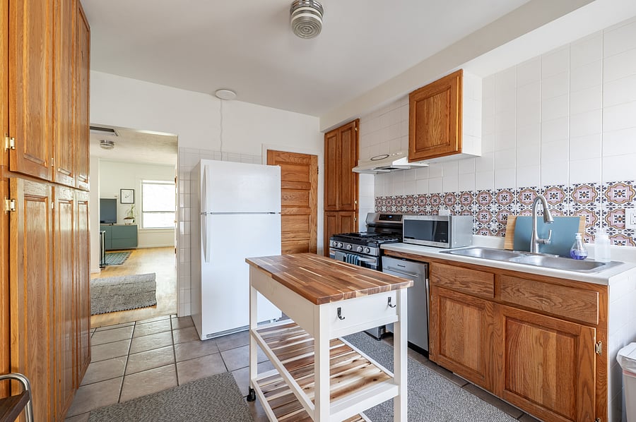 walk in pantry to right of refrigerator