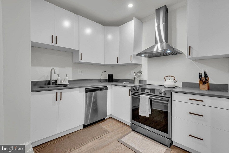 Furnished Finder property 1055495_1 photo 9