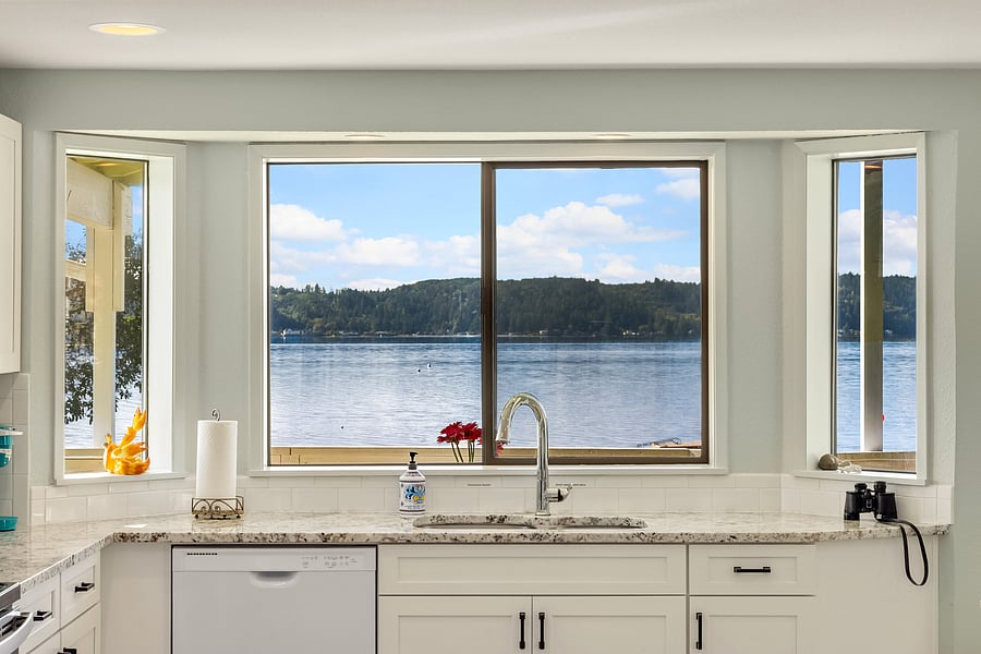 Water view takes the drudgery out of dinner dishes!