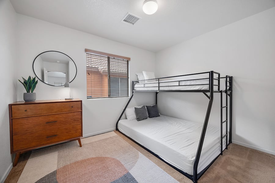 Flexible twin-over-queen bunk bedroom, providing comfortable sleeping arrangements for families with children or guests sharing a room.